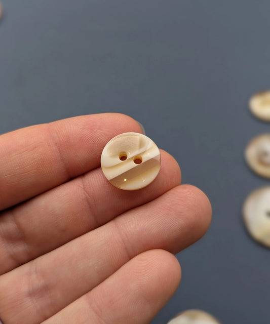 Knopf mit 2 Löchern beige-hellbraun aus Galalith in Hornoptik, ⌀ 15 mm, 20 mm, 25 mm